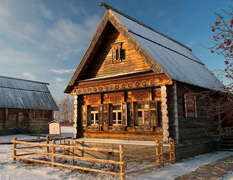 Traditional Russian izba Izba Russian House, Traditional Russian House, Siberian Architecture, Glitch Architecture, Russian Izba, Slavic House, Russian Cottage, Russian Buildings, Slavic Architecture