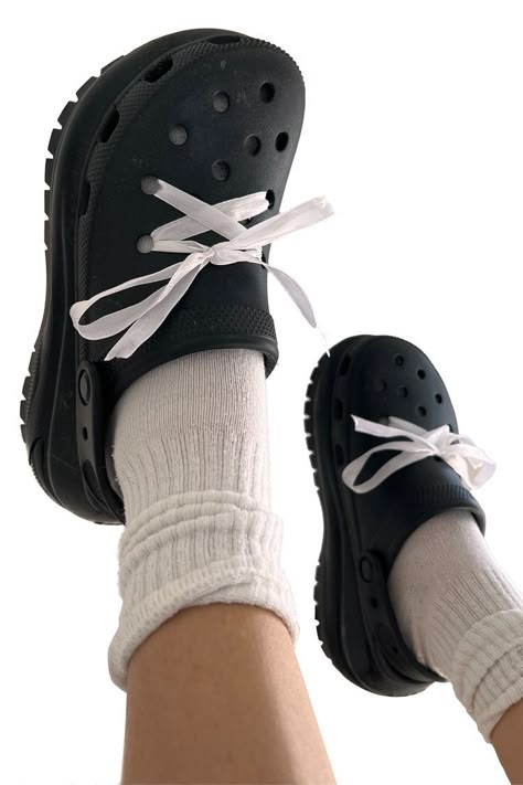 Crocs Are Making A Comeback, Let Me Explain Laced Up Crocs, Crocs With Heels, Styling With Crocs, Crocs With Laces, Crocs Black Platform, Styling Platform Crocs, Styling Crocs For Women, Diy Croc Jibbitz, Goth Crocs Outfit