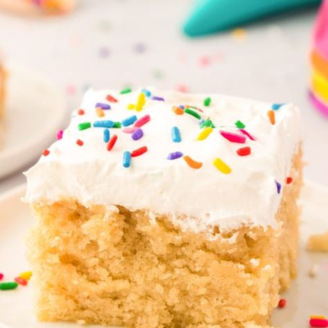 Vanilla Crazy Cake - Busy Family Recipes Vanilla Crazy Cake, Cake No Eggs, Wacky Cake Recipe, Crazy Cake Recipes, Poke Cake Lemon, Homemade Vanilla Cake, Earth Cake, Cake Flavours, Wacky Cake