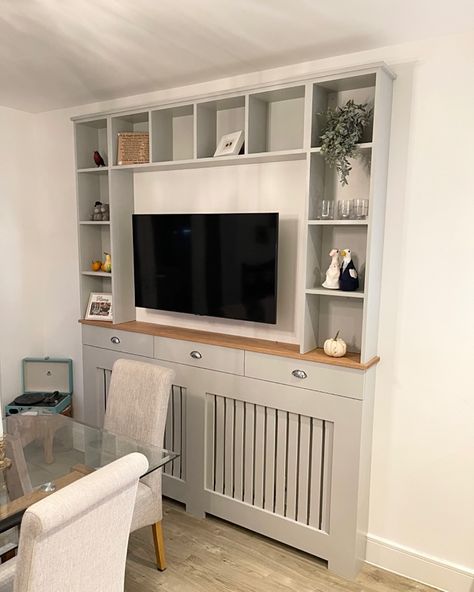 Radiator covers with bookcases & media shelving 🙌🏼 www.auunique.co.uk Radiator Cover Bookcase Built Ins, Radiator Decor Ideas, Radiator Cover Ideas Living Room, Radiator Ideas, Integrated Shelves, Built In Tv Wall Unit, Modern Radiator Cover, Cornforth White, House Lounge