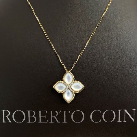 A beautiful Roberto Coin Venetian Princess necklace, with Mother of Pearl and diamonds. #parkjewelers #lakemaryjewelers #finejewelers #finejewelry #lakemaryfl #seminolecounty #parkjewelerswishlist Roberto Coin Jewelry, Princess Necklace, Roberto Coin, Expensive Jewelry Luxury, Expensive Jewelry, Jewel Box, Fine Jewels, Coin Pendant, Jewelry Stores