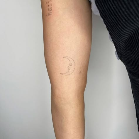 Single Needle Moon Tattoo, Half Crescent Moon Tattoo, Moon Arm Tattoo, Fine Line Moon Tattoo, Inner Ankle Tattoos, Best Arm Tattoos, Moon Star Tattoo, Tattoo Placement Arm, Half Moon Tattoo