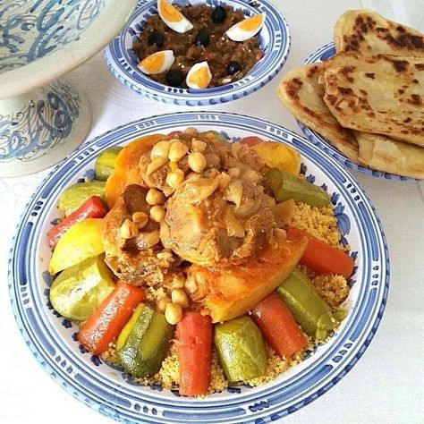 Cheese Naan, Moroccan Couscous, Morocco Food, Tunisian Food, Algerian Food, Moroccan Dishes, Algerian Recipes, Couscous Recipes, Chickpea Stew