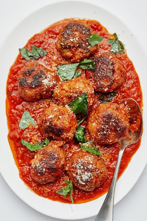 We stripped a classic homemade meatball recipe down to its most essential elements to create a main dish that’s fast and easy enough for a post-work dinner. Serve these juicy cooked meatballs with a good loaf of bread and a big green salad—or grab a hoagie roll and make Italian meatball subs. Craving a big pasta dinner on a leisurely Sunday? Consider making a full spread, complete with spaghetti, garlic confit toast, and a crunchy deli-inspired iceberg salad. Fancy Meatballs, Fancy Easy Dinner, Spaghetti Dinner Party, Recipe With Meatballs, Pasta Dinner Party, Italian Meatball Subs, Italian Tablescape, Meatball Italian, Italian Meatball Recipes