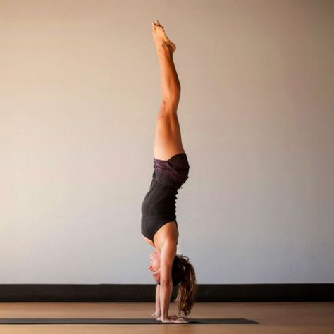 10 Exercises to Prime Your Arms for Tough Yoga Poses - Shape.com Yoga Arm Balance, Yoga Challenge Poses, Slim Yoga, Body Transformations, Yoga Poses Advanced, Shape Magazine, Advanced Yoga, Yoga Moves, Yoga Body