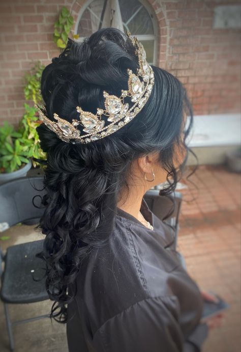 Quince Hairstyles With Full Crown, Quince Updo Hairstyles, 15 Hairstyles With Crown, Half Up Half Down Quinceanera Hairstyles, Hair Styles For Quinceañera, Half Up Half Down Quince Hair, Quinceanera Hairstyles Half Up Half Down, Hairstyles For Quinceanera With Crown, Hairstyles For Quince