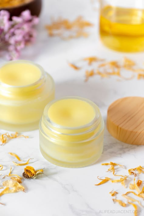 Lip Balm Photography Ideas, Lip Balm Photography, Diy Lip Care, Apothecary Packaging, Diy Makeup Setting Spray, Cute Lip Balm, Dry Skin Diy, Makeup Remover Balm, Balm Packaging