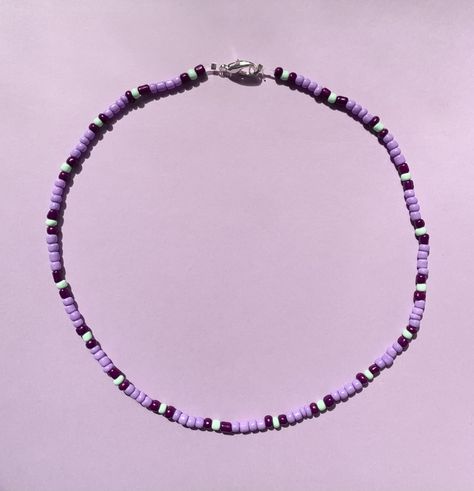 Beaded Jewelry Purple, Purple Necklace Beads, Purple Beads Bracelets, Seed Bead Necklace Ideas, Seed Bead Jewelery, Beads Craft Kids, Beaded Necklace Purple, Purple Beaded Necklace, Purple Bead Necklace