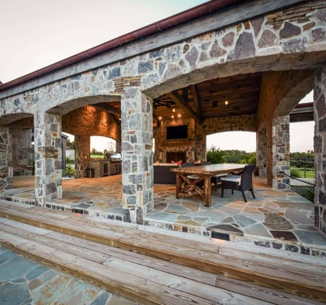 Tour a Texas ranch house that will leave you speechless Texas Ranch Homes, Texas Ranch House, Outdoor Living Space Design, Rustic Patio, Traditional Style Homes, Texas Ranch, Inspire Me Home Decor, Ranch Style Homes, Stone Walls