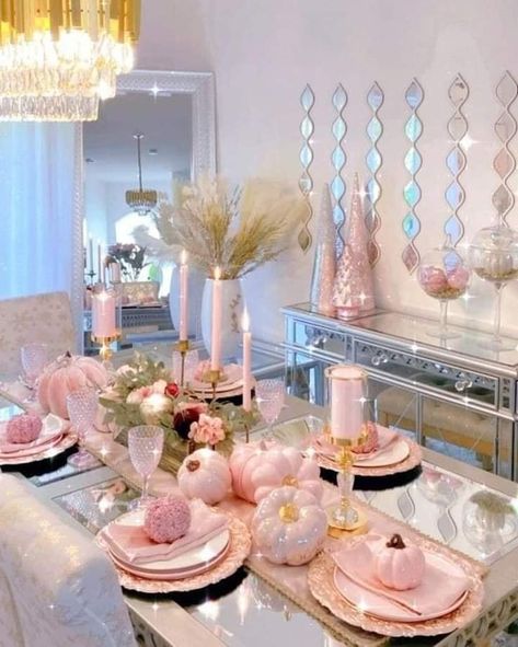 Pink Dining Room Decor, Glam Dining Room Ideas, Living Room Decor Pink, Pink Christmas Table, Dining Room Glam, Pink Dining Rooms, Glam Dining Room, Pink Living Room Decor, Couleur Rose Pastel