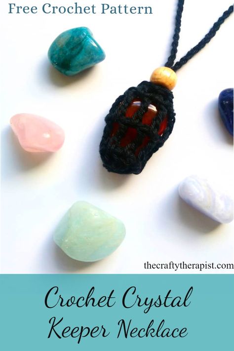 A free crochet necklace pattern for crystal lovers! Crystal holder necklace / crystal keeper necklace. Boho style crochet jewelry. Make your own crystal keeper pouch necklace today. Crochet Crystal, Crochet Stone, Crochet Necklace Pattern, Hippie Crochet, Crystal Holder, Crochet Jewelry Patterns, Crochet Pouch, Crochet Jewellery, Stylish Crochet