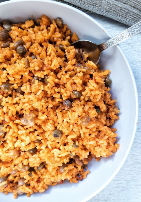 Arroz Con Gandules (Puerto Rican Yellow Rice) Puerto Rican Recipes Rice, Arroz Con Gandules Recipe, Spanish Rice And Beans, Puerto Rican Rice, Puerto Rican Recipe, Sofrito Recipe, Puerto Rican Foods, Rice And Beans Recipe, Spanish Rice Recipe