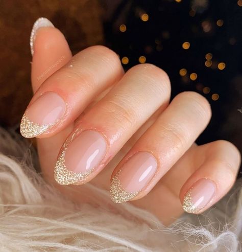 Nail Glitter Tip Manicure, Sparkly Gold French Tip Nails Almond, Prom Nails With Gold Dress, Gold Tipped French Manicure, Gold Sparkle Nail Designs, French Nails Glitter Sparkle, Shimmer French Tip Nails, Gold Glitter French Tips, Holiday French Tip Nails