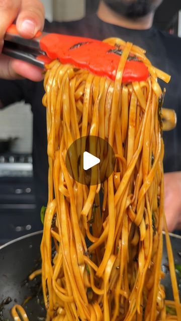 Vimarsh Patel on Instagram: "Easy 15 minute recipes: Ep 1. Scallion Oil Noodles  Full Recipe: https://amateurprochef.com/  #homecooking #athomerecipe #pandaexpress #chowmein #noodles" Quick Asian Noodle Recipes, How To Cook Chinese Noodles, How To Make Rice Noodles Recipe, Peanut Spaghetti Noodles, 15 Minutes Meals, Spicy Ramen Noodle Recipes Videos, Easy Rice Noodle Recipes Simple, No Yolks Noodles Recipes, Yummy Ramen Noodle Recipes