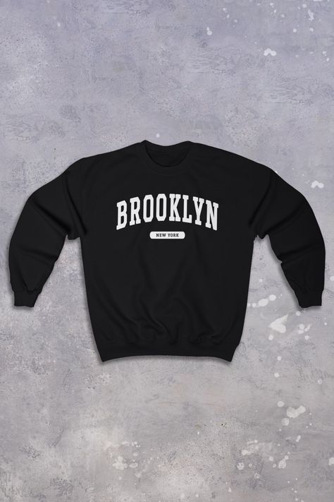 Lowkey Outfits, University Merch, New York College, California College, Comfy Sweatshirts, College Sweater, New York Sweatshirt, Urban Style Outfits, University Style