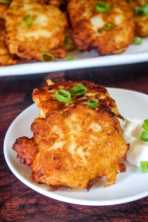 Tater Cakes, Fried Potato Cakes, Irish Pub Food, Irish Boxty, Potato Cakes Recipe, Irish Potato, Irish Cuisine, Fried Potato, Irish Potatoes