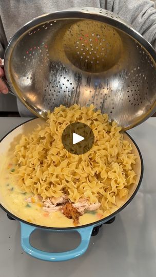 Bussin Eats, Chicken Broccoli Alfredo, Shut Your Mouth, Broccoli Alfredo, Shredded Chicken Recipes, Yummy Dishes, One Dish Meals, Potluck Dishes, Quick Dinners