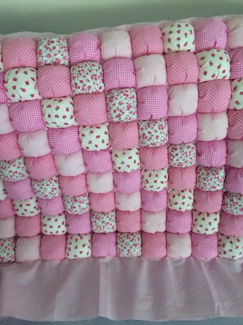 Pink Puff Quilt, Puffed Quilt Blanket, Puffy Quilt Pattern, Puffed Quilt, Puff Quilts, Types Of Quilts, Dorm Wishlist, Puffy Quilt, Puff Quilt