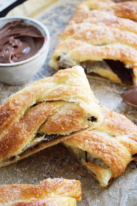 Nutella Puff Pastry Braid - Julia's Cuisine Puff Pastry Sheet Recipes, Pastry Sheet Recipes, Braided Nutella Bread, Bake Brie, Puff Pastry Braid, Pastry Braid, Nutella Breakfast, Nutella Cream Cheese, Pastry Recipes Dessert