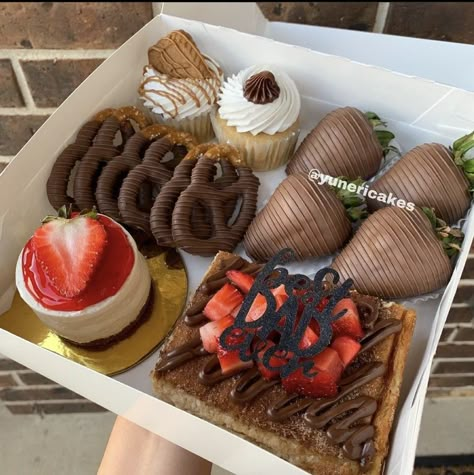 Sweet Treat Boxes Ideas, Birthday Dessert Box Ideas, Dessert Basket, Dessert Basket Gift Ideas, Dessert Treat Boxes, Dessert Sampler Box Ideas, Assorted Dessert Box Ideas, Dessert Gift Ideas, Bakery Treat Boxes