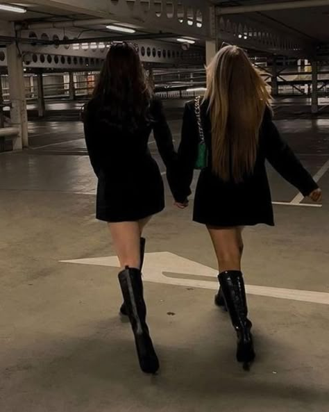 Female friendship fr>>>> Rich Bff Aesthetic, Aesthetic Photos With Friends, Big City Aesthetic, Bff Photo Ideas, Bff Aesthetic, Besties Pictures, Me And The Devil, Katie Douglas, Me And Bestie