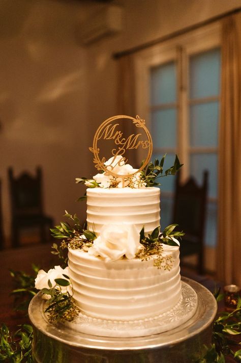 A 2 tier white frosted cake with a Mr. & Mrs. Le topper White Decor Wedding, Engagement Cake Images, Wedding Cake Two Tier, Wedding Cake Designs Simple, Wedding Reception Cake, Wedding Cake Simple Elegant, 25 Anniversary Cake, White And Gold Wedding Cake, Catering For Weddings