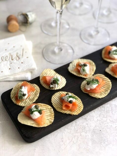 Smoked Salmon Potato Chip Canapés - Mom's Kitchen Handbook Smoked Salmon Potato, Small Appetizers, Salmon Potato, Potato Chip, Catering Ideas, Food Appetizers, Small Bites, Smoked Salmon, Food Inspo