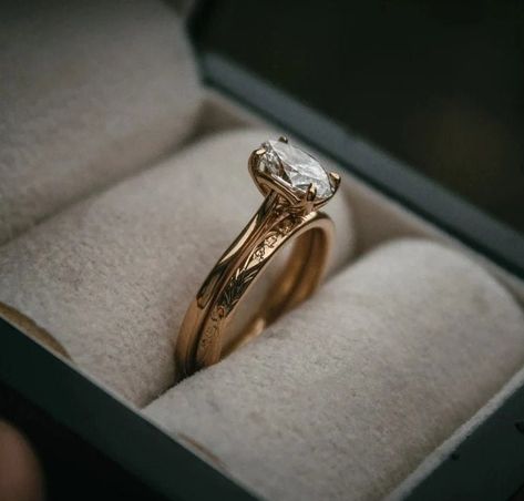 Oval Engagement Ring Set, Plain Gold Wedding Bands, Oval Solitaire Ring, Anniversary Ring Set, Oval Engagement Ring, Cute Engagement Rings, Oval Engagement, Solid Gold Ring, Dream Engagement Rings