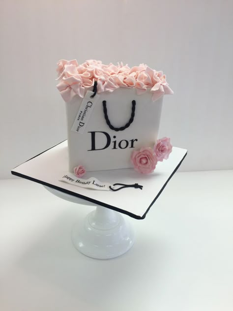 Fondant Dior shopping bag cake with sugar flowers Shopping Bag Cake, Dior Cake, Dior Shopping Bag, Dior Shopping, Flowers Fondant, Chanel Cake, Handbag Cakes, 40th Birthday Cakes, Beautiful Birthday Cakes