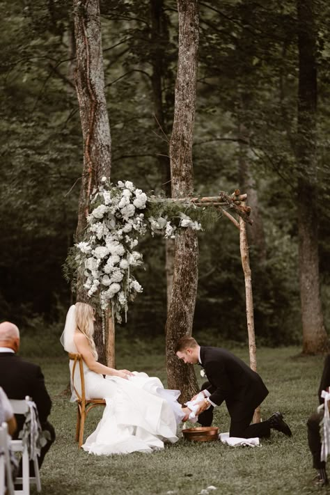 Vineyard Wedding with Feet-Washing Ceremony | Tennessee wedding | Ramble Creek | Erin Morrison Photography www.erinmorrisonphotography.com #vineyardwedding #knoxvillephotographer #knoxvilleweddingphotographer #feetwashingceremony Feet Washing Ceremony, Godly Wedding, Christ Centered Wedding, First Look With Dad, Creek Wedding, Knoxville Wedding, Mason Jar Wedding, Tennessee Wedding, Christian Wedding