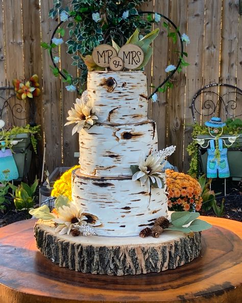 Wedding Cake Wood Look, Wood Look Wedding Cake, White Birch Wedding Cake, Tree Cake Stand Wedding, Wedding Cake Tree Bark, Rustic Boho Wedding Cake 3 Tier, Rustic Style Wedding Cakes, Fall Country Wedding Cakes, Wedding Birch Tree Decor