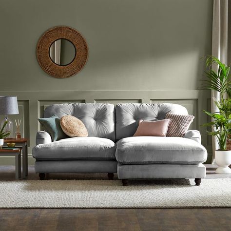 Sofa cushions arrangement