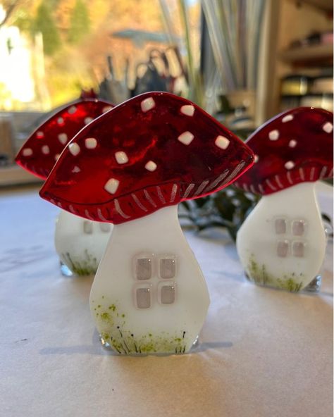 Fused Glass Art Mushroom, Fused Glass Patterns Free, Glass Fusing Christmas, Fused Glass Mushrooms, Fused Glass Projects Ideas, Glass Fusing Ideas, Glass Video, Mushroom Candle, Argyll Scotland