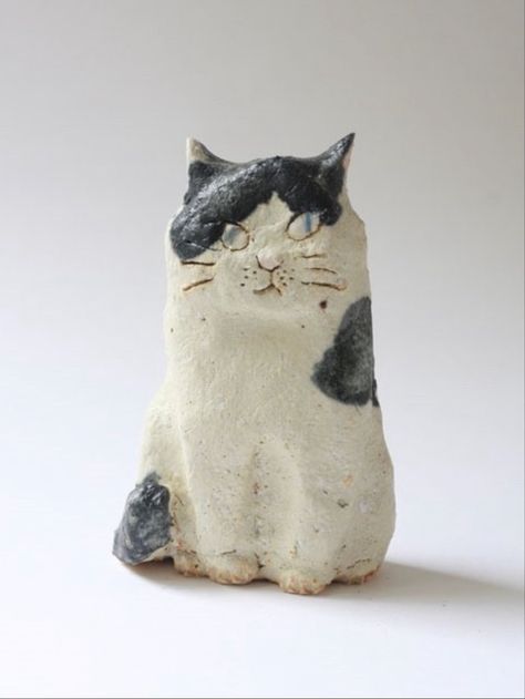 Cat Pottery, Ceramic Cats, Pottery Animals, Pottery Handbuilding, Ceramic Cat, Cat Statue, Cat Artwork, Pottery Classes, Ceramics Pottery Art