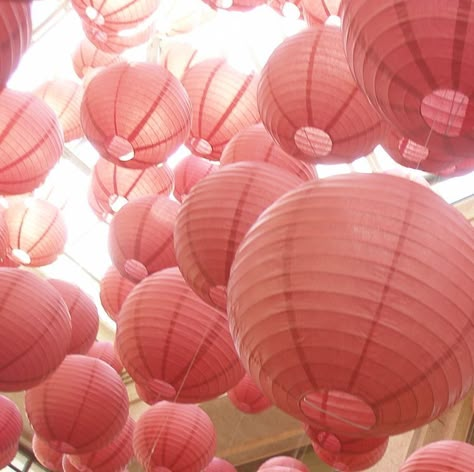 Pink Aesthetic Japanese, Japanese Pink Aesthetic, Pink Japanese Aesthetic, Lantern Aesthetic, Pink Lantern, Pink Lanterns, Lanterns Light, Japanese Lanterns, Yae Miko