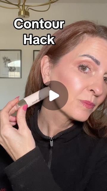 Melissa on Instagram: "#contouring your jawline for a slimmer profile. Thanks @Ally Things Beauty 🍋 for the inspo. #contourhacks #contour #jawlinecontour #beautyhacks #makeuptipsandtricks #makeupforbeginners" Jawline Contouring, Makeup Contouring, How To Contour, Contour Makeup Tutorial, Jaw Line, Makeup For Beginners, Contour Makeup, Natural Home, Makeup Tips