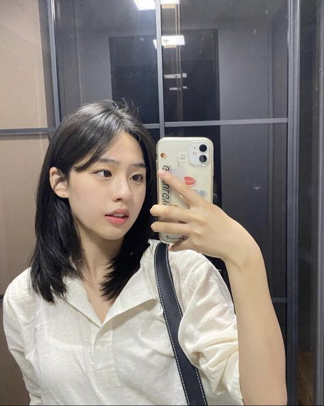 Pretty Short Hair, Korean Short Hair, Easy Hairdos, Hair Inspiration Long, Layered Haircuts For Medium Hair, Asian Short Hair, Bangs With Medium Hair, Hairstyles For Layered Hair, Beautiful Curly Hair