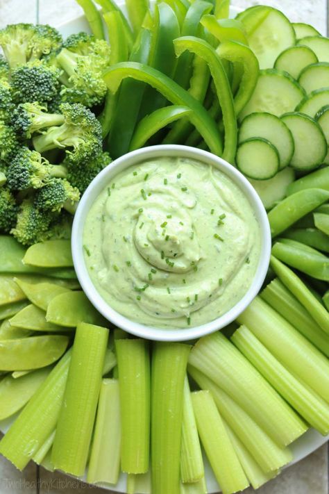 Green Food Recipes, St Patrick Party Food, Raiders Party, Avocado Ranch Dip, St Patrick's Day Appetizers, St Patricks Food, St Patrick Day Snacks, Irish Desserts, St Patrick Day Treats