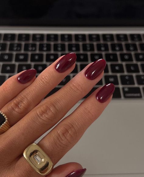 Maroon Nails Gel, Good Almond Nails, Nails Acrylic Autumn Colors, Maroon Nails Aesthetic, Deep Wine Red Nails, Deep Red Wine Nails, Winter Nails Dark Red, Wine Red Nails Aesthetic, Deep Cherry Nails