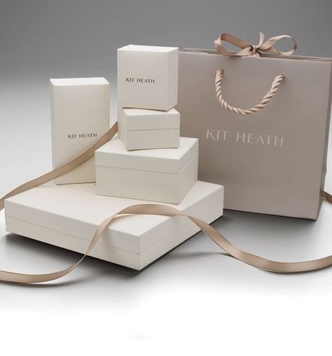 Teen Diy, Jewelry Packaging Design, Jewelry Packaging Box, Fragrance Packaging, Jewelry Logo, Packing Jewelry, Box Packaging Design, Luxury Packaging, Luxury Boxes