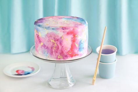 How to Make Edible Food Paint and Ideas for How to Use It! Graffiti Birthday Cake, Graffiti Birthday, Watercolour Cake, Watercolor Graffiti, Cake Buttercream, Watercolor Cake, Edible Food, Painted Cakes, Cupcake Cake