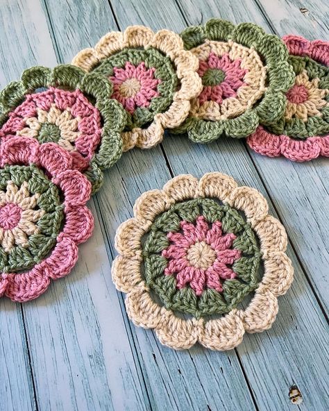 Crocheted Ideas, Coasters Free Pattern, Coasters Pattern, Crocheted Coasters, Crochet Garden, Crochet Coasters Free Pattern, Flower Coasters, Coaster Pattern, Crochet Coaster Pattern