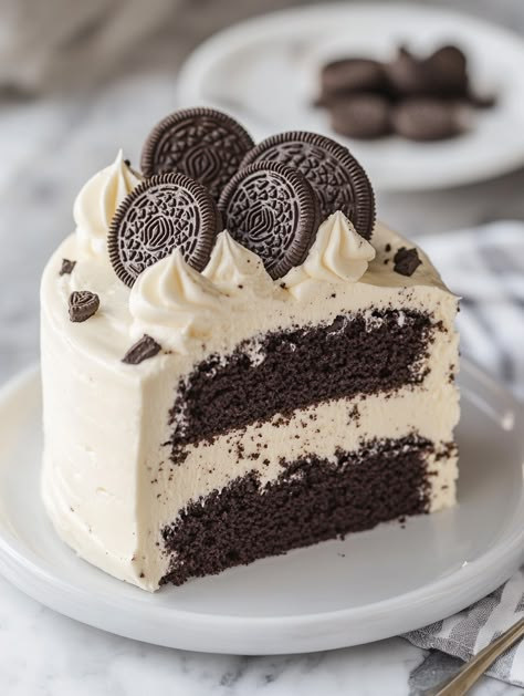 Oreo Cake Recipe   Ingredients 🍫  For the Oreo Vanilla Cake: 2 1/4 cups (270g) all-purpose flour, spooned and leveled 1 Tbsp (10g) baking powder 1/2 tsp salt 1/4 cup (56g) unsalted butter, room temperature 1/2 cup (118mL) canola oil 1 1/2 cups (300g) granulated sugar 3 large eggs, room temperature 3/4 cup (170g) sour cream, room temperature 1 tsp vanilla extract 3/4 cup (177mL) milk, room temperature 12 Oreos, roughly chopped For the Oreo Frosting: 24 Oreos 1/4 cup (59mL) heavy whipping cream White Oreo Cake, Oreo Cake Recipe, Oreo Frosting, Cream Room, Creamy Frosting, Chocolate Dishes, Cake Cup, Crushed Oreos, Oreo Cake