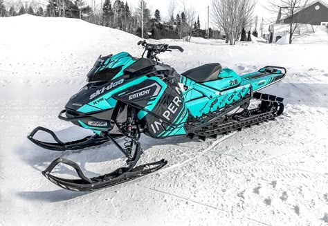 Snowmobile Wraps Skidoo, Skidoo Wraps, Sled Aesthetic, Snowmobiling Girl, Fox Racing Tattoos, Skidoo Snowmobile, Snowmobile Girl, Snowmobile Helmets, Snow Vehicles