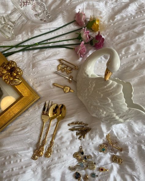 do not repost
antique. thrifting. vintage. coquette. girlblogger. Vintage Finds Thrifting, Thrifted Trinkets, Vintage Thrift Finds, Antique Thrifting, Trinkets Aesthetic, Thrift Gifts, Thrift Aesthetic, Thrifting Vintage, Coquette Girlblogger