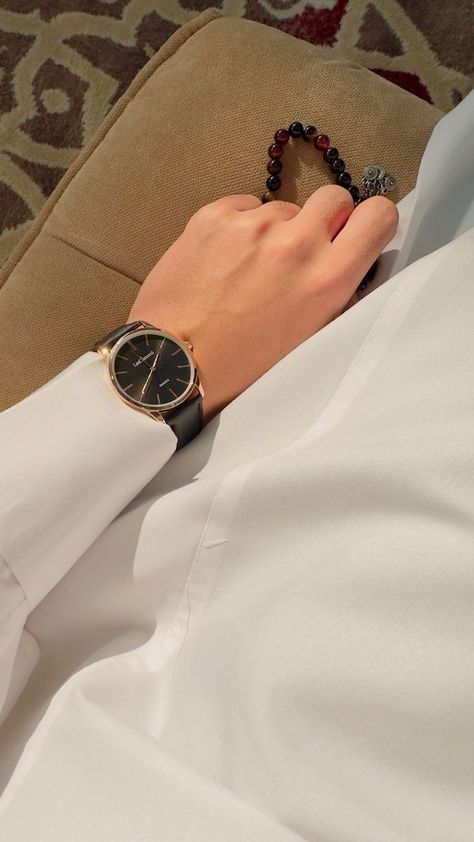 Islamic Pictures Boy, Boys Watches, Instagram Dp, Stylish Dp, Muslim Men, Hand Pictures, Best Pose For Photoshoot, Arab Men, Islamic Artwork