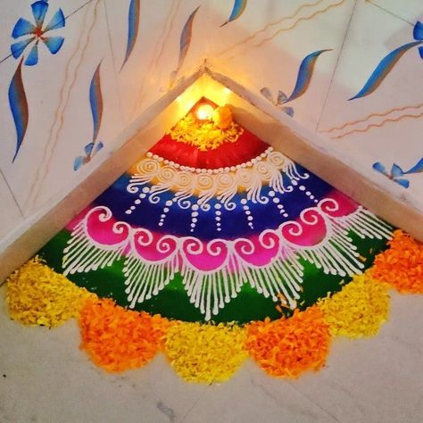 Diwali Rangoli For Corners, Easy Rangoli Corner Designs Diwali, Rangoli For Deewali, Rangoli Designs For Stairs Corner, Wall Side Rangoli Designs Easy, Rangoli Design For Corner, Rangoli Corner Design, Rangoli For Corner, Corner Rangoli Designs Diwali