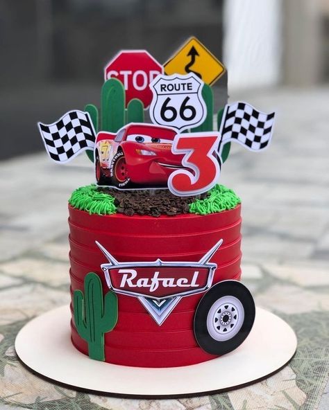 Bolo Carros Disney, Bolo Mcqueen, Pixar Cars Birthday Cake, Lighting Mcqueen Cake, Cars Cake Design, Disney Cars Cake, Lightning Mcqueen Cake, Cars Theme Cake, Mcqueen Cake