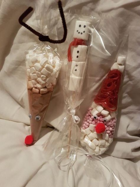 Hot Chocolate Santa Cones, Christmas Hot Chocolate Cones, Rudolph Hot Chocolate Cones, Christmas Cones Sweet, Hot Chocolate Cones Christmas, Inexpensive Christmas Gifts For Friends, Easy Christmas Treats To Make, Cocoa Cones, Christmas Sweet Cones