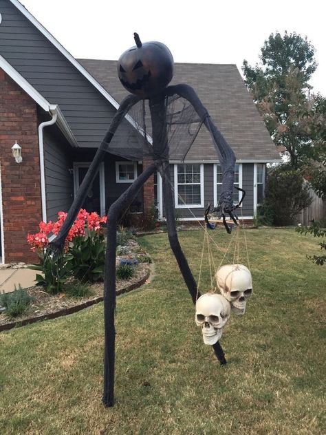 Halloween is one of my favorite holidays! I love all of the fun decorations, but the big ones can cost ridiculous amounts of money! Here’s how we made our own 8 ft yard monster for around $35! After you make the ‘skeleton’, you can customize it with any outdoor-suitable decorations you want. [h2]Supplies:[/h2]-three 10 ft PVC pipes (1 1/2” PVC conduit- we found ours in the electrical section of Home Depot. They are grey with one wider end.)[list][*]PVC connector pieces (two 3-way Ts, s… Diy Halloween Dekoration, Dekorasi Halloween, Diy Monsters, Halloween Punch, Halloween Diy Outdoor, Halloween Decor Diy, Casa Halloween, Diy Halloween Decor, Adornos Halloween